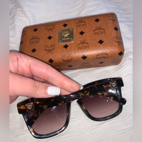 MCM square sunglasses with case (Color: Havana) - Picture 2 of 11